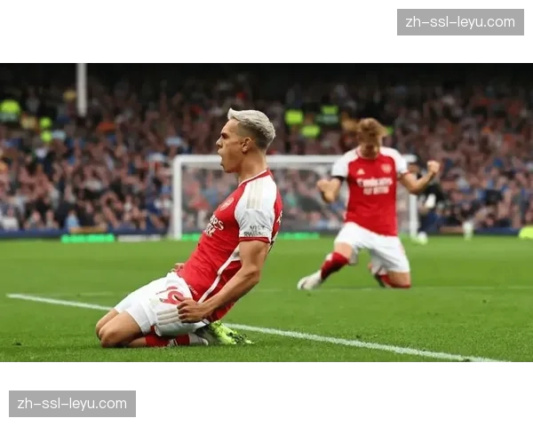 伯恩利引进普劳斯增强中场,松内离队补充年轻球员 伯恩利引进普劳斯增强中场,松内离队补充年轻球员