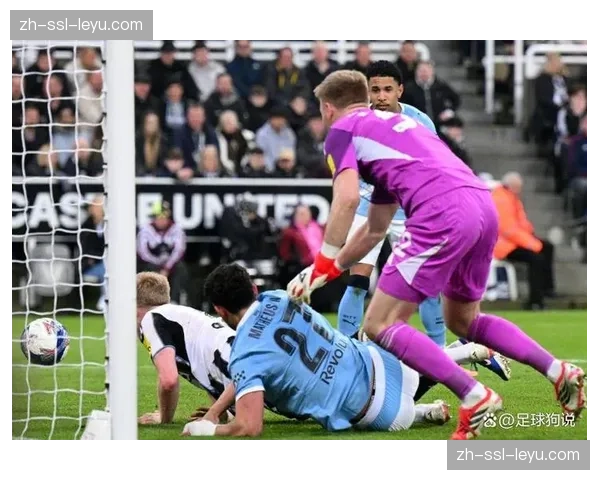 曼城高位逼抢战术奏效 多库前场抢断后突入禁区破门